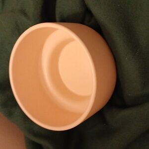 Cream colored decoration bowl